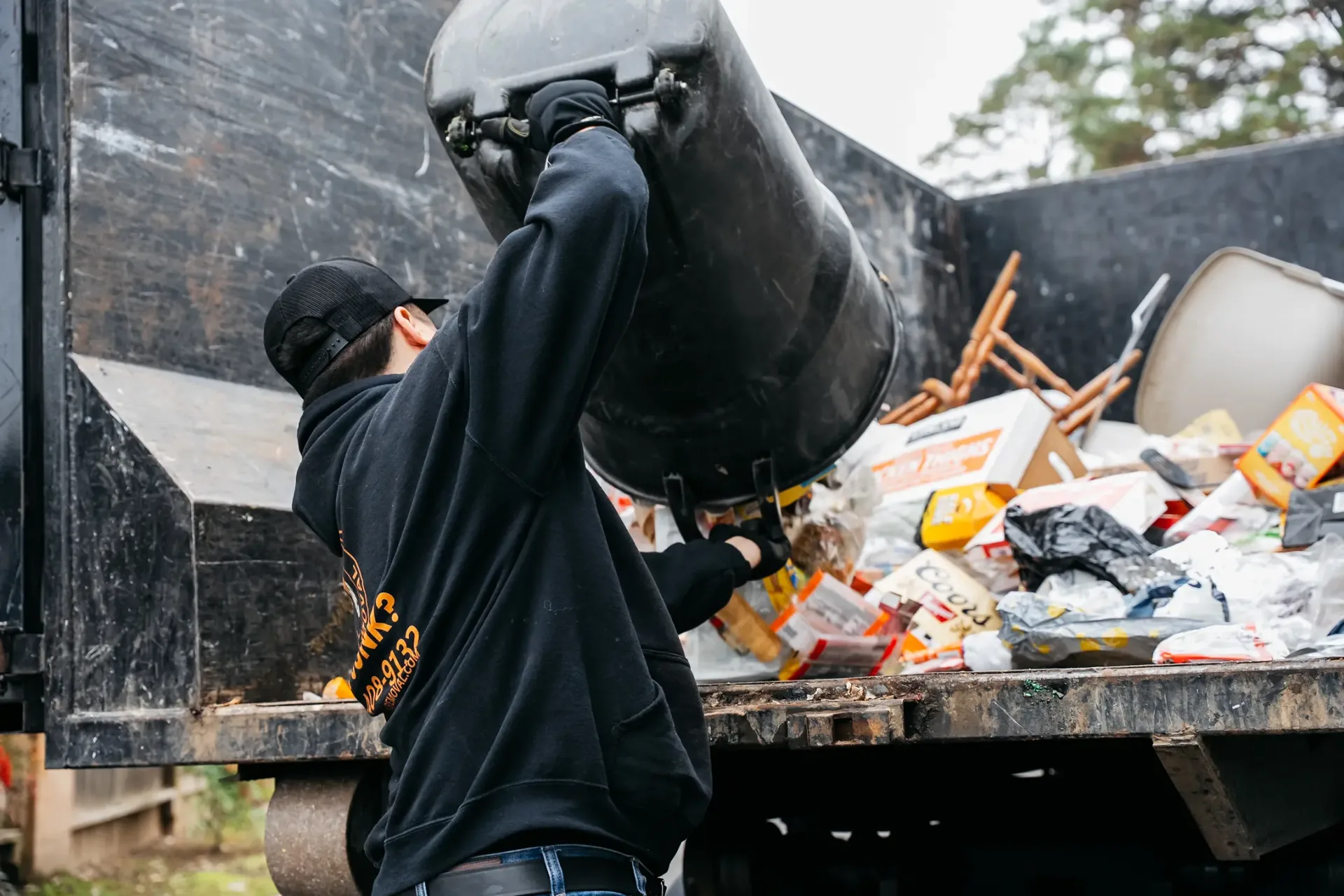 Junk Removal vs. Dumpster Rental: Which One Is Right for You?